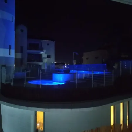 Gazde/Camere de închiriat In Stylish *